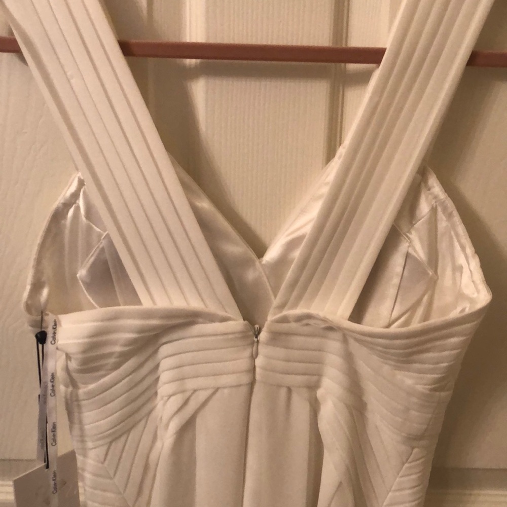 FLASH SALE! 🔥White Calvin Klein Dress Size 4 - Picture 3 of 8